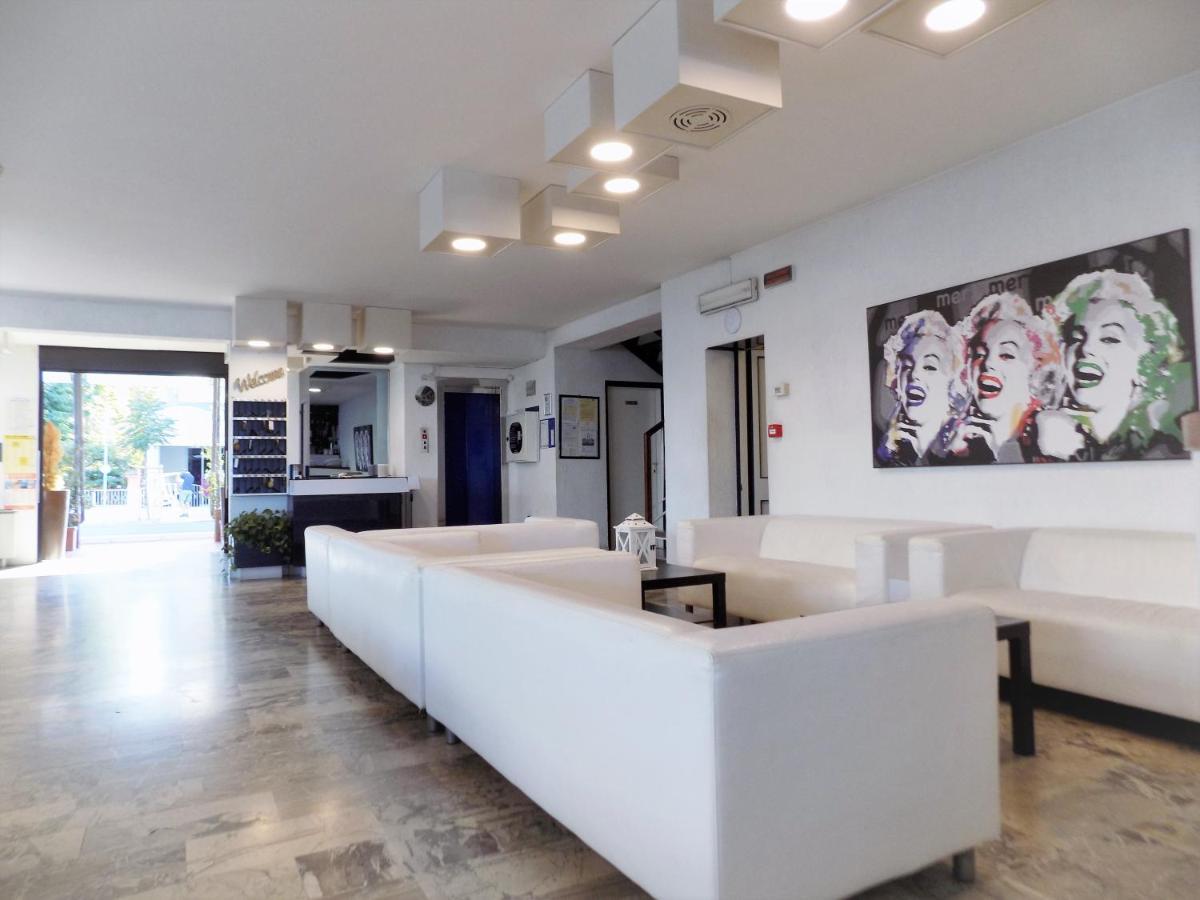 Hotel Diplomatic Riccione Eksteriør bilde