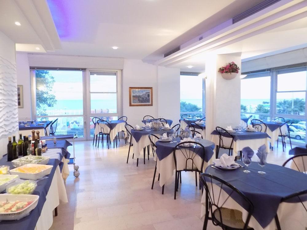 Hotel Diplomatic Riccione Eksteriør bilde